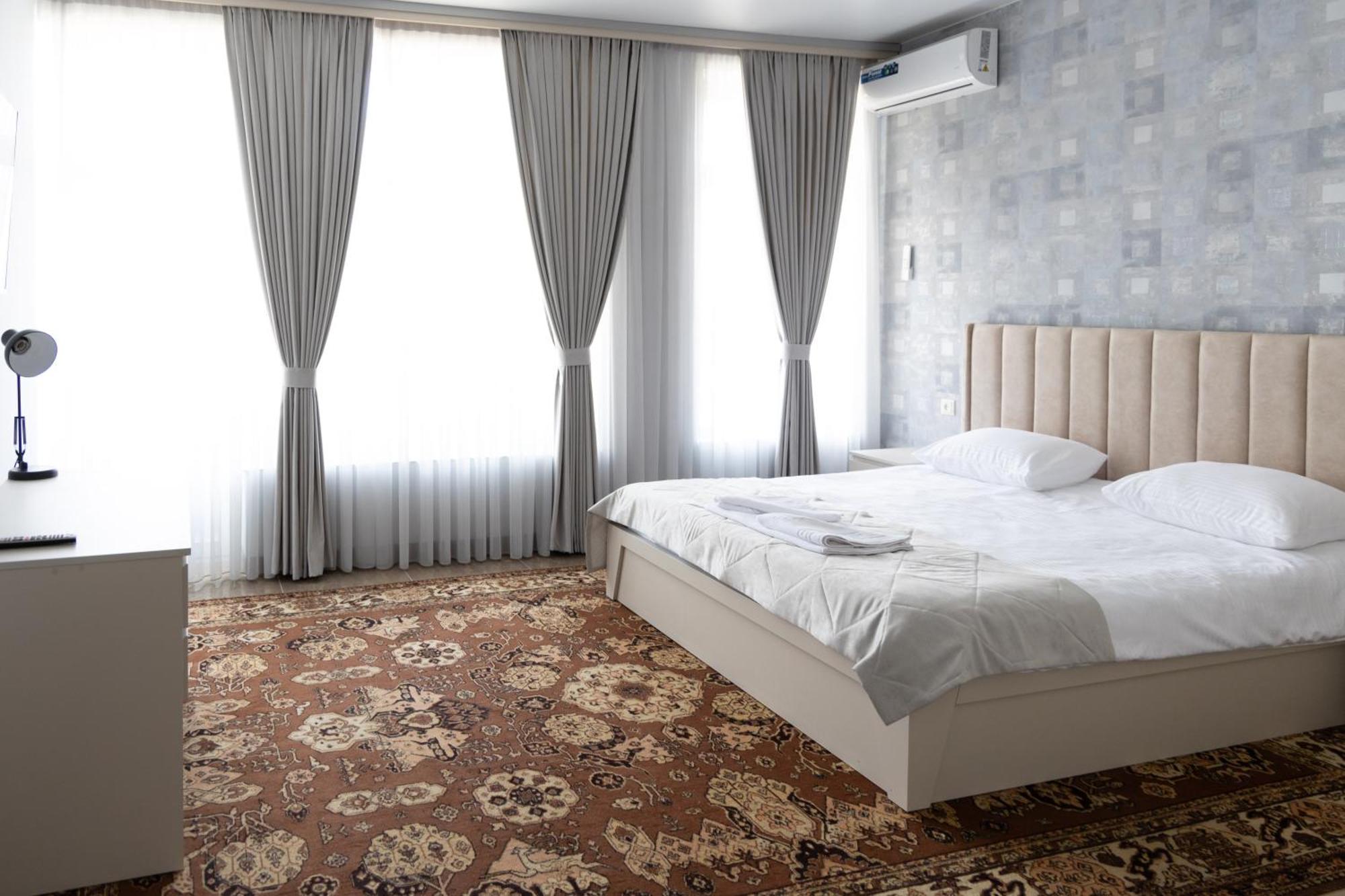 Gladzor Hotel Bagian luar foto