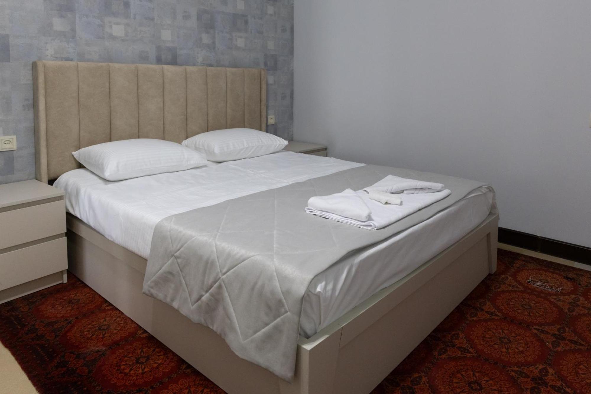 Gladzor Hotel Bagian luar foto
