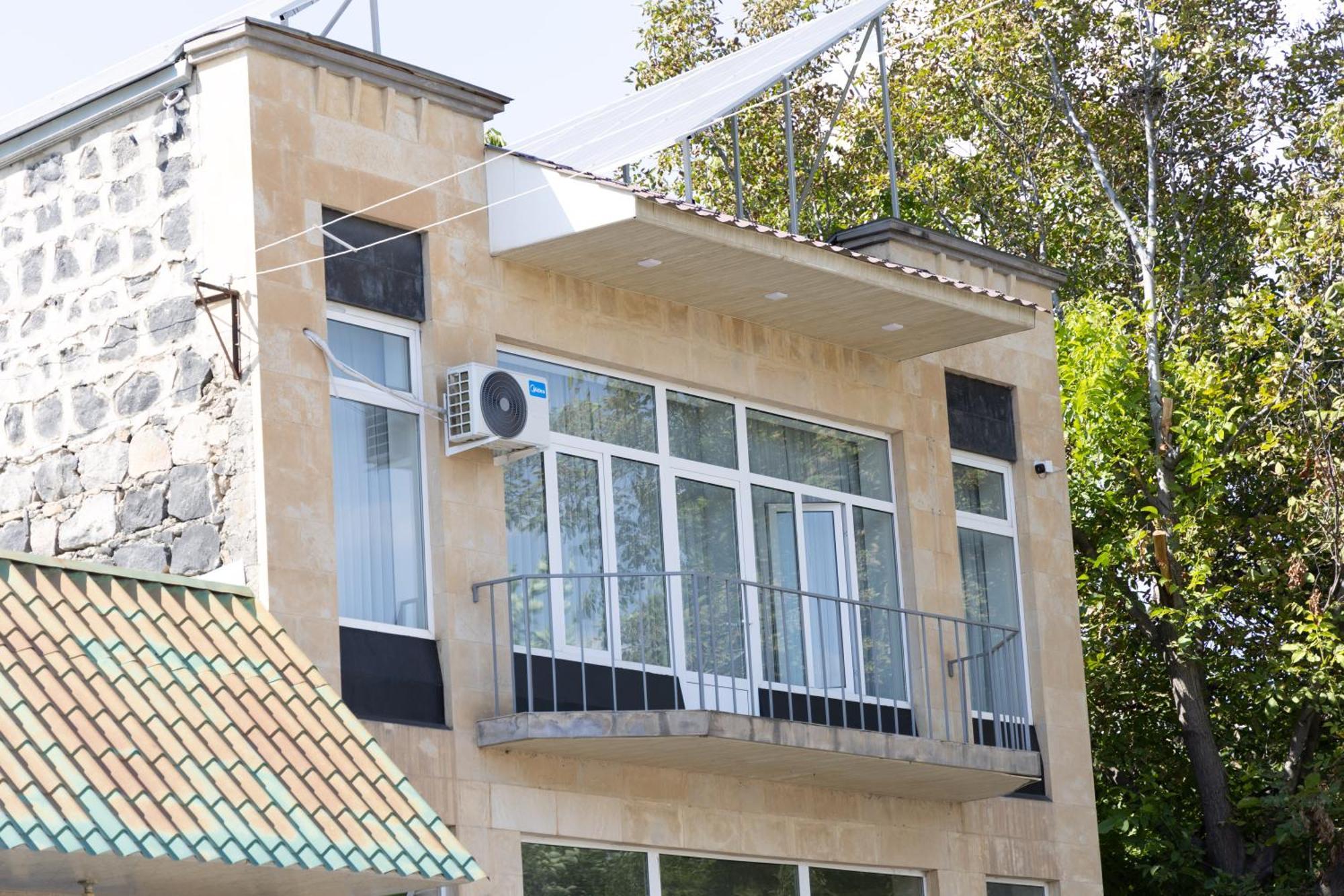 Gladzor Hotel Bagian luar foto